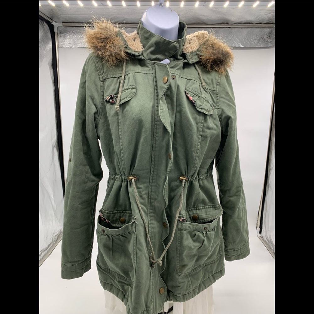 Unbranded army green parka.